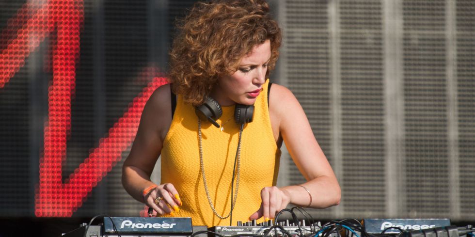 nrm_1415187908-anniemac2